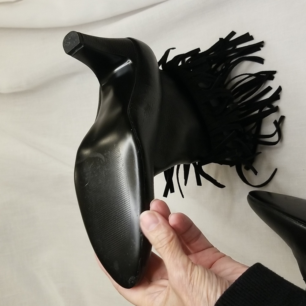 Hot in Hollywood New Black Leather Fringed Heel Boots, 8M, $45 - Picture 6 of 9